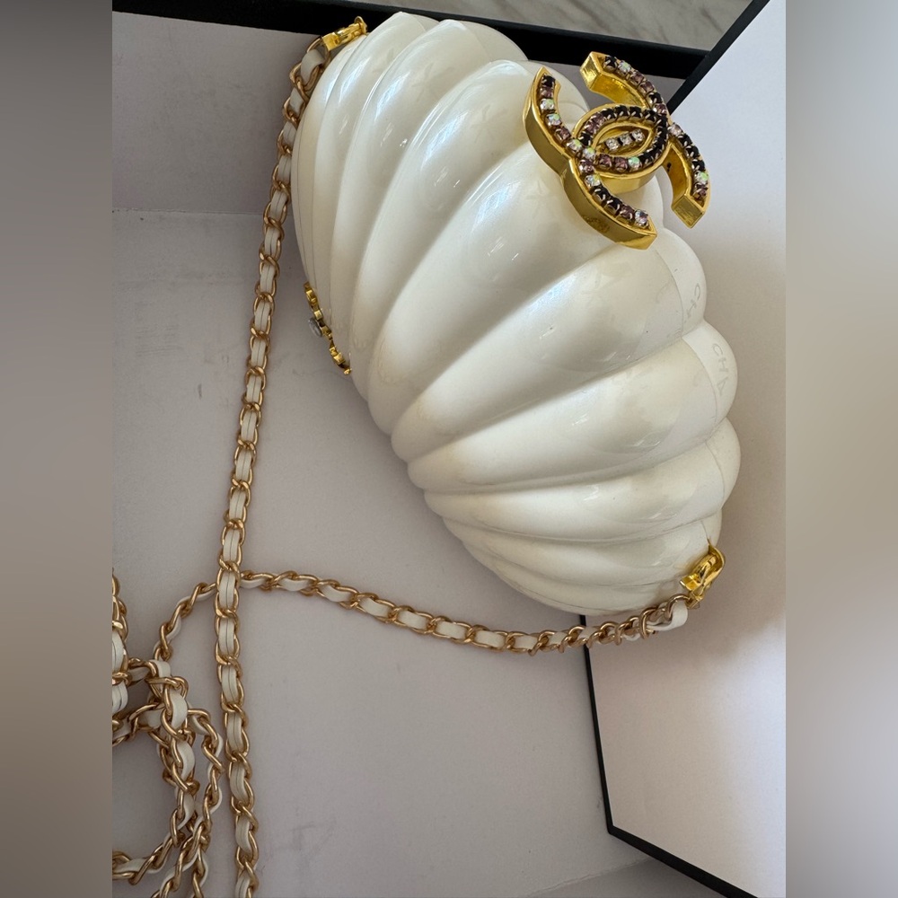 Chanel White Shell-Style Evening Clutch with Gold Chain